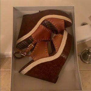 Very stylish sandals.Worn 1 or two times.